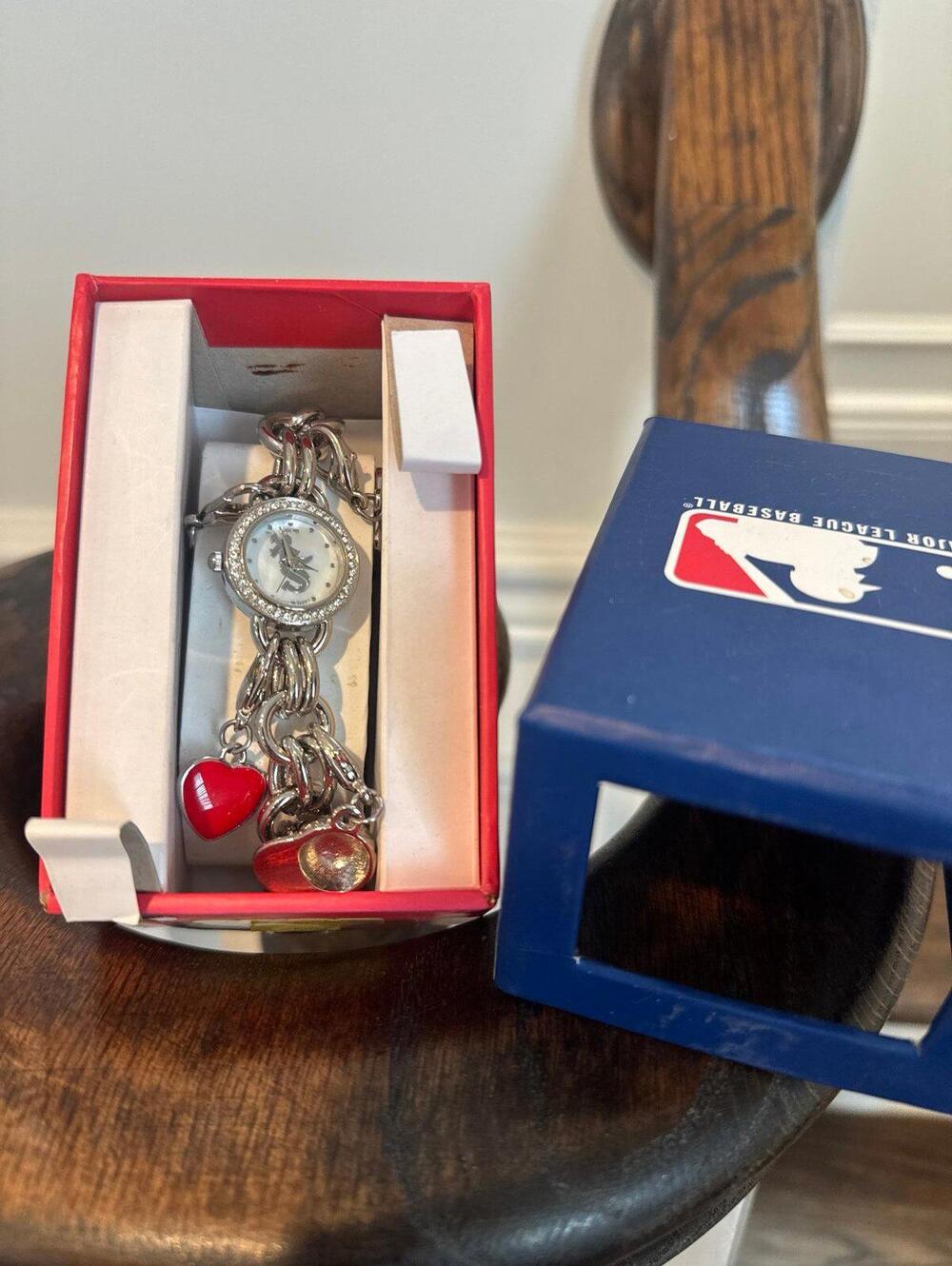 Brand new inbox, Major league baseball Chicago White Sox Silver bracelet watch